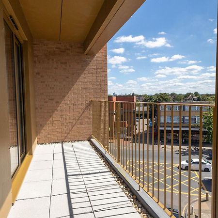 Modern Apartments With Balcony In Merton Near Wimbledon By Sojo Stay Mitcham Bagian luar foto