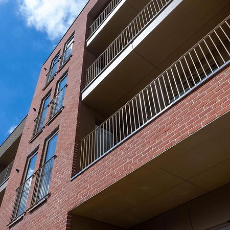 Modern Apartments With Balcony In Merton Near Wimbledon By Sojo Stay Mitcham Bagian luar foto