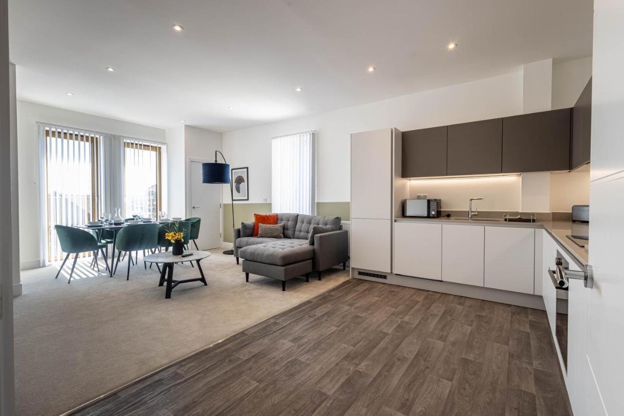 Modern Apartments With Balcony In Merton Near Wimbledon By Sojo Stay Mitcham Bagian luar foto