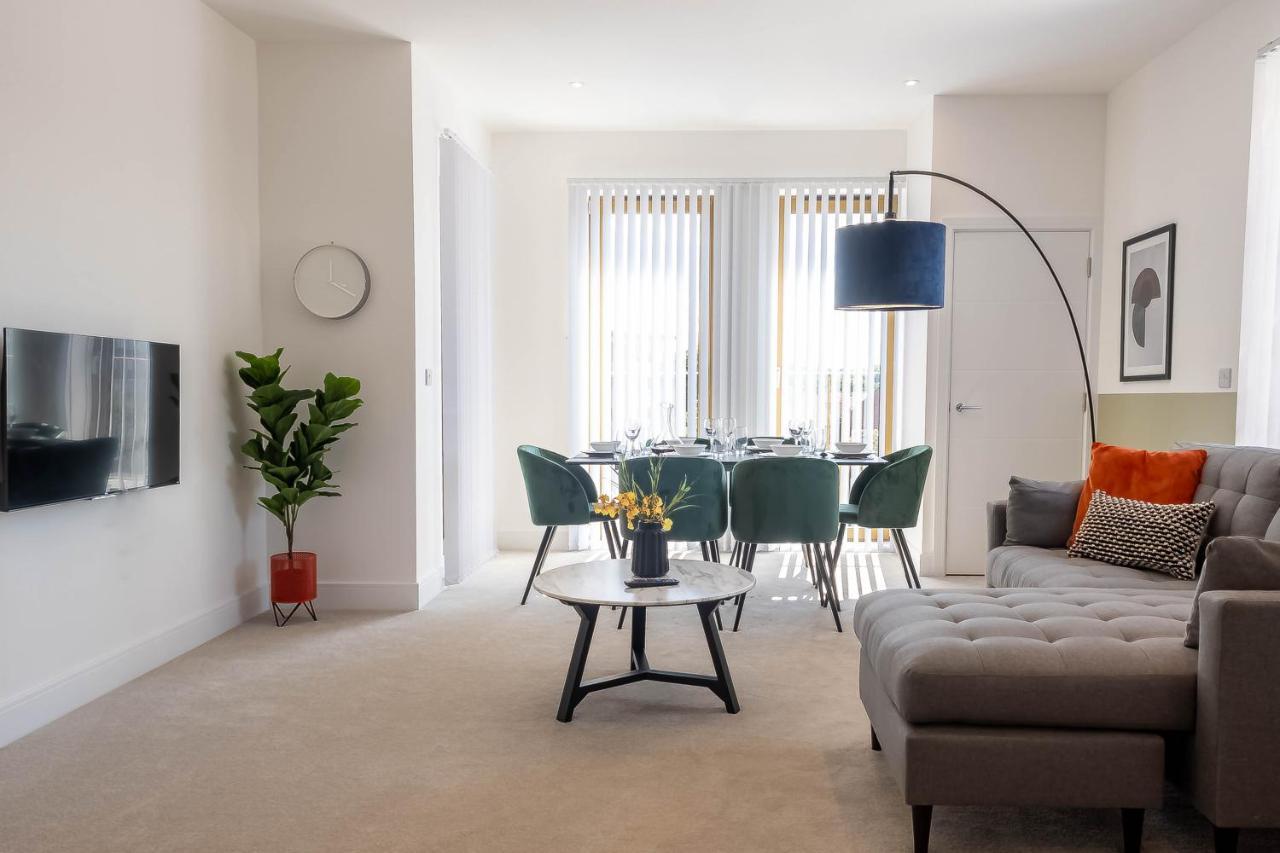 Modern Apartments With Balcony In Merton Near Wimbledon By Sojo Stay Mitcham Bagian luar foto