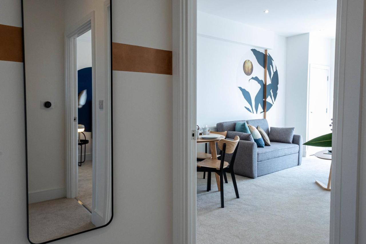 Modern Apartments With Balcony In Merton Near Wimbledon By Sojo Stay Mitcham Bagian luar foto