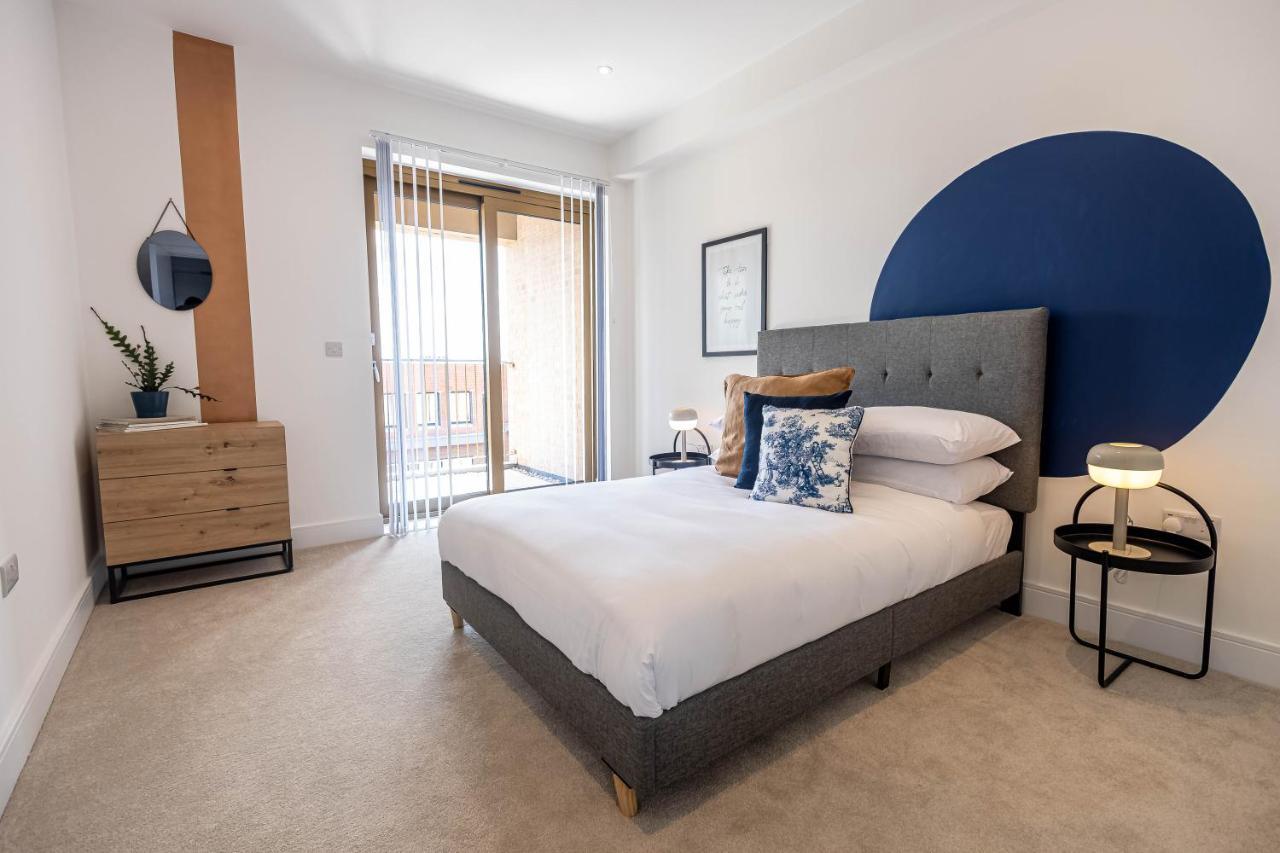 Modern Apartments With Balcony In Merton Near Wimbledon By Sojo Stay Mitcham Bagian luar foto