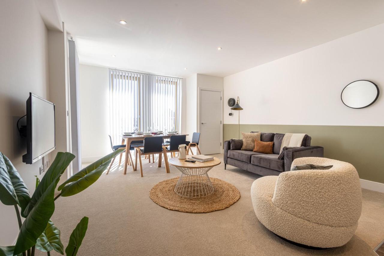 Modern Apartments With Balcony In Merton Near Wimbledon By Sojo Stay Mitcham Bagian luar foto
