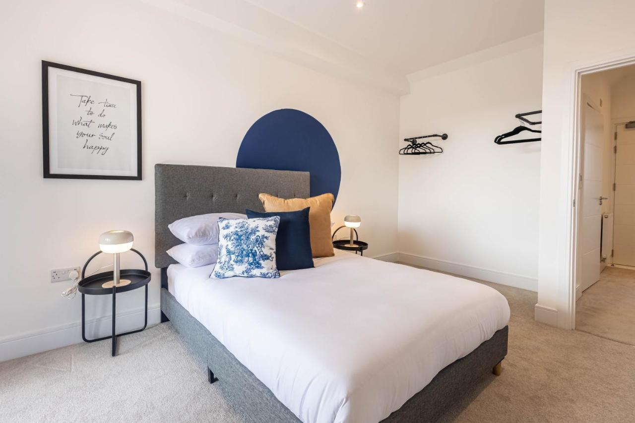 Modern Apartments With Balcony In Merton Near Wimbledon By Sojo Stay Mitcham Bagian luar foto