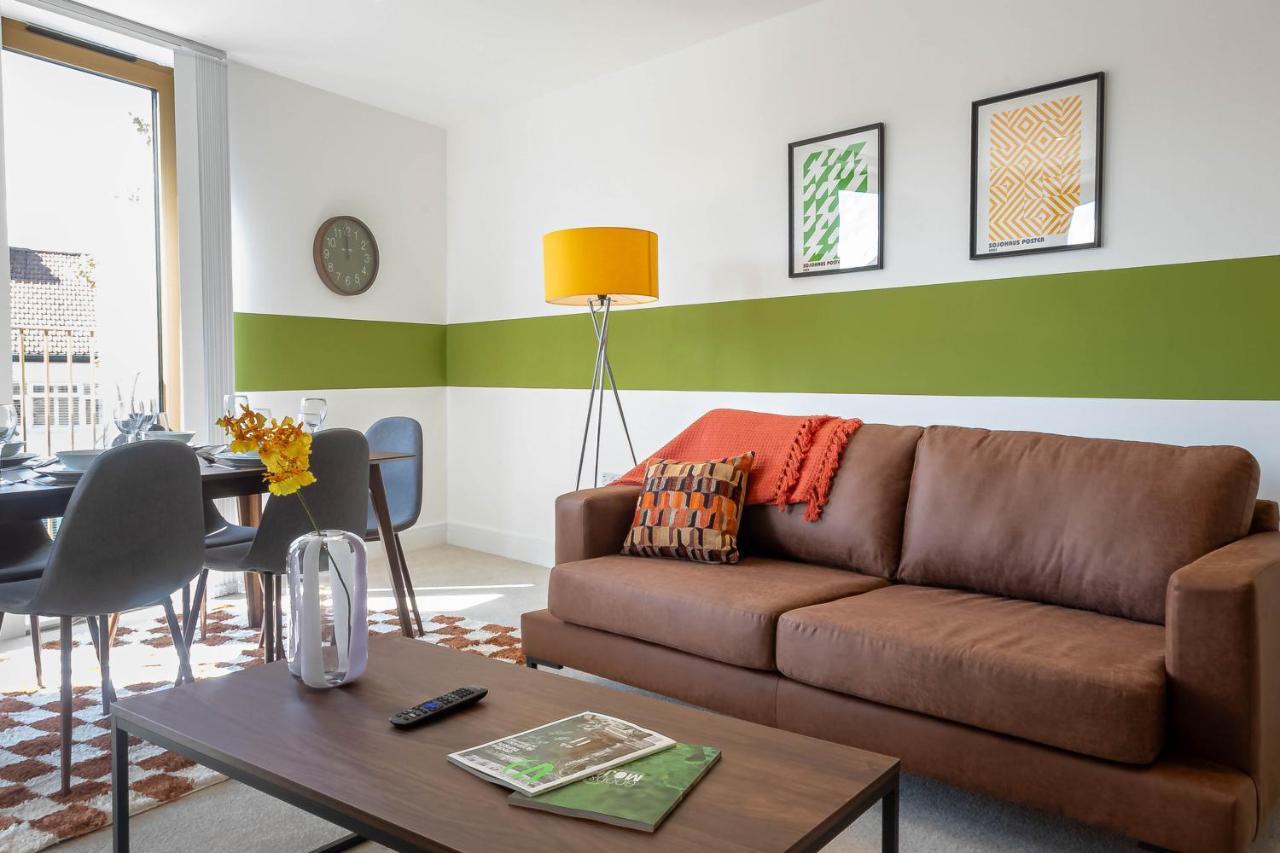 Modern Apartments With Balcony In Merton Near Wimbledon By Sojo Stay Mitcham Bagian luar foto
