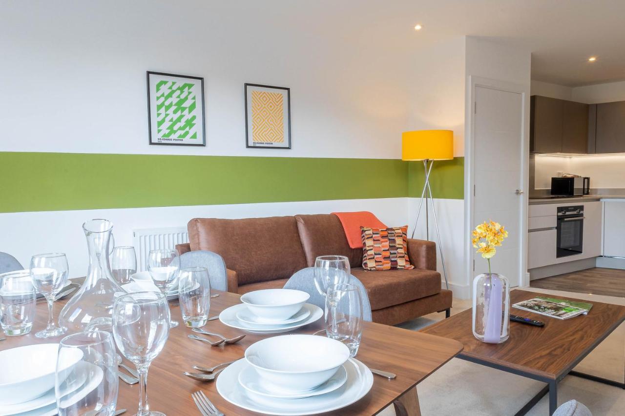 Modern Apartments With Balcony In Merton Near Wimbledon By Sojo Stay Mitcham Bagian luar foto