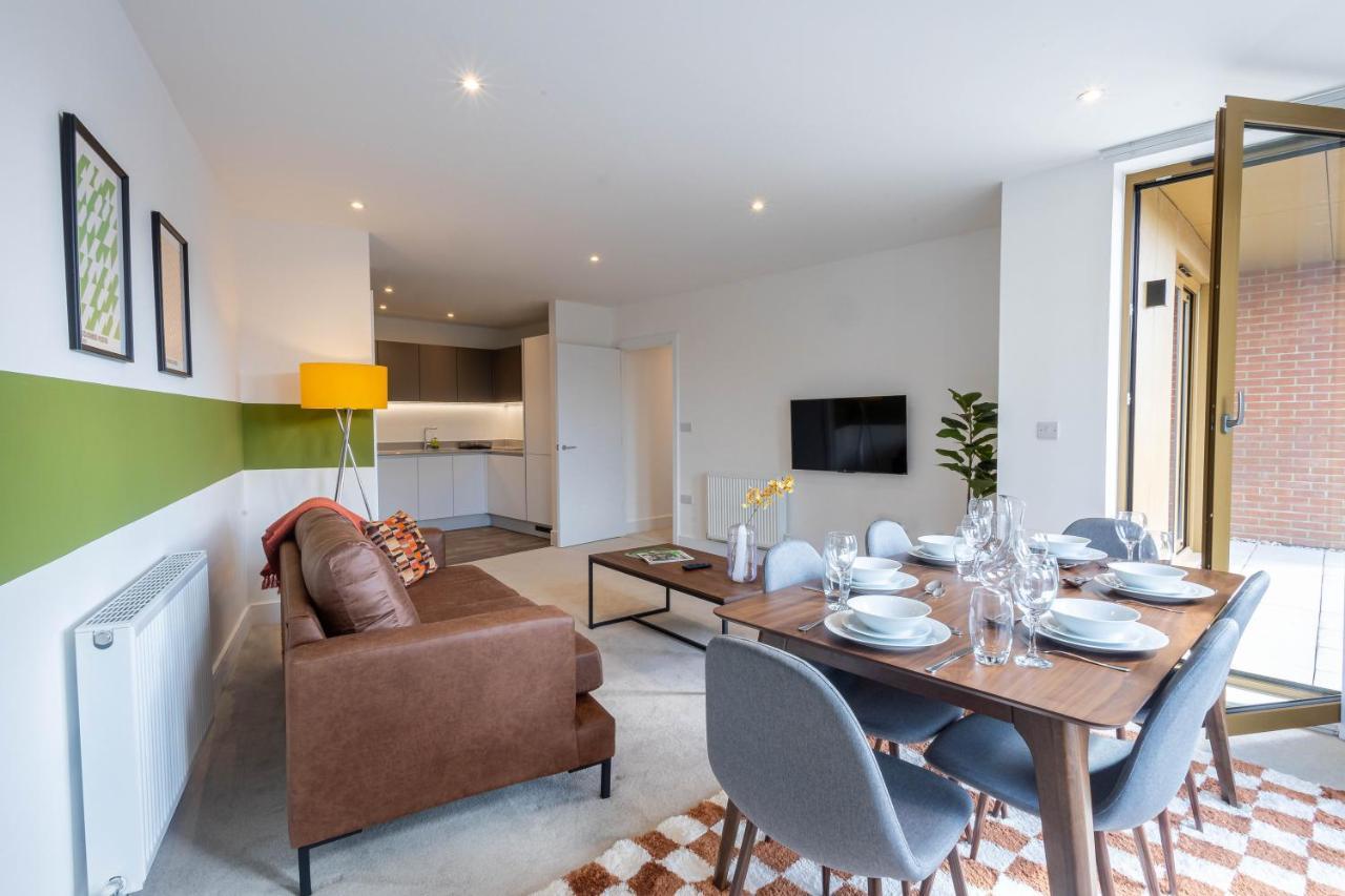Modern Apartments With Balcony In Merton Near Wimbledon By Sojo Stay Mitcham Bagian luar foto