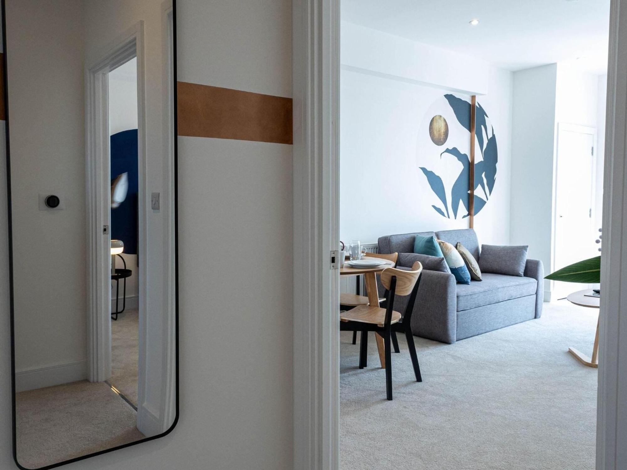 Modern Apartments With Balcony In Merton Near Wimbledon By Sojo Stay Mitcham Bagian luar foto