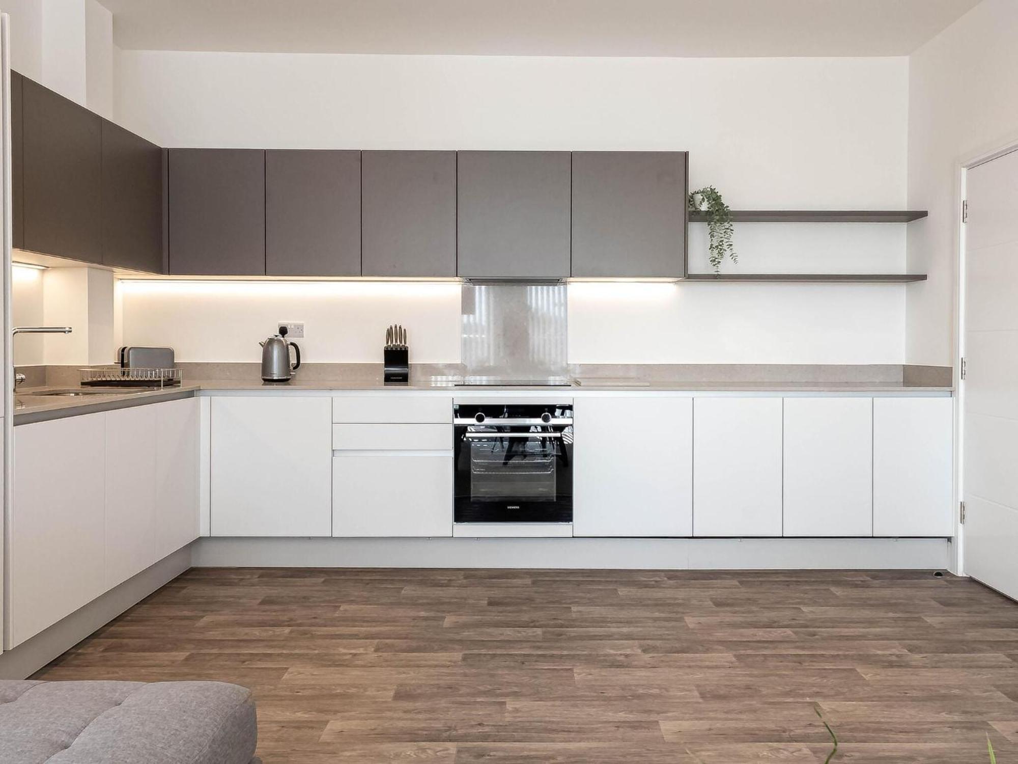 Modern Apartments With Balcony In Merton Near Wimbledon By Sojo Stay Mitcham Bagian luar foto