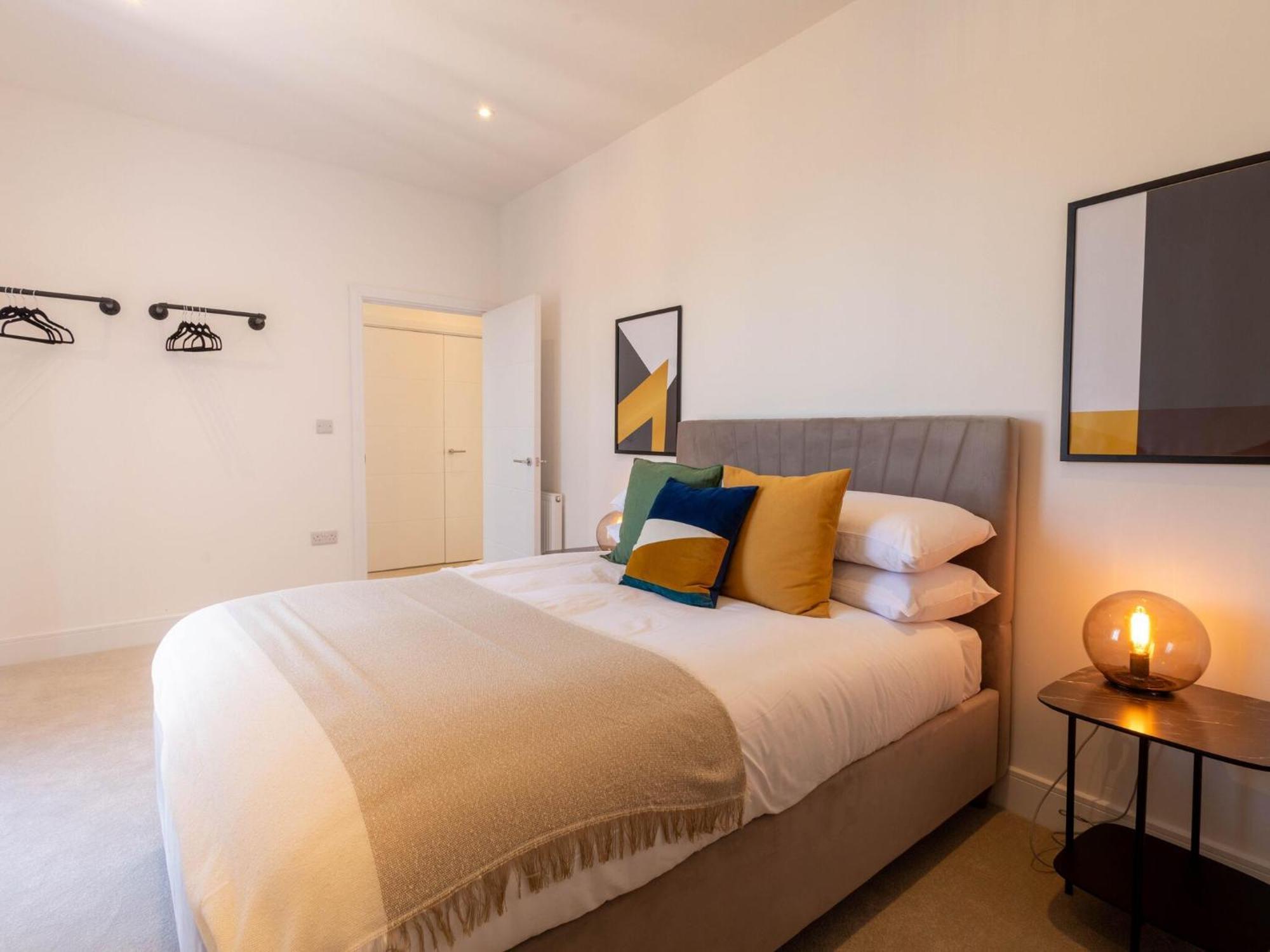 Modern Apartments With Balcony In Merton Near Wimbledon By Sojo Stay Mitcham Bagian luar foto