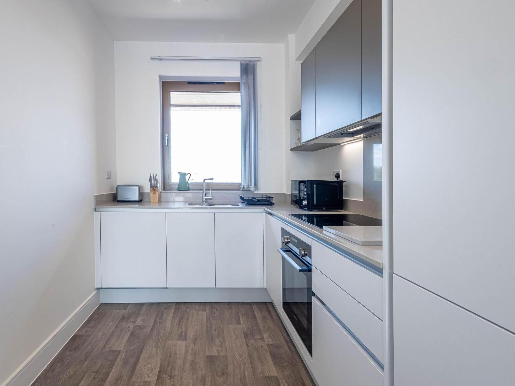 Modern Apartments With Balcony In Merton Near Wimbledon By Sojo Stay Mitcham Bagian luar foto
