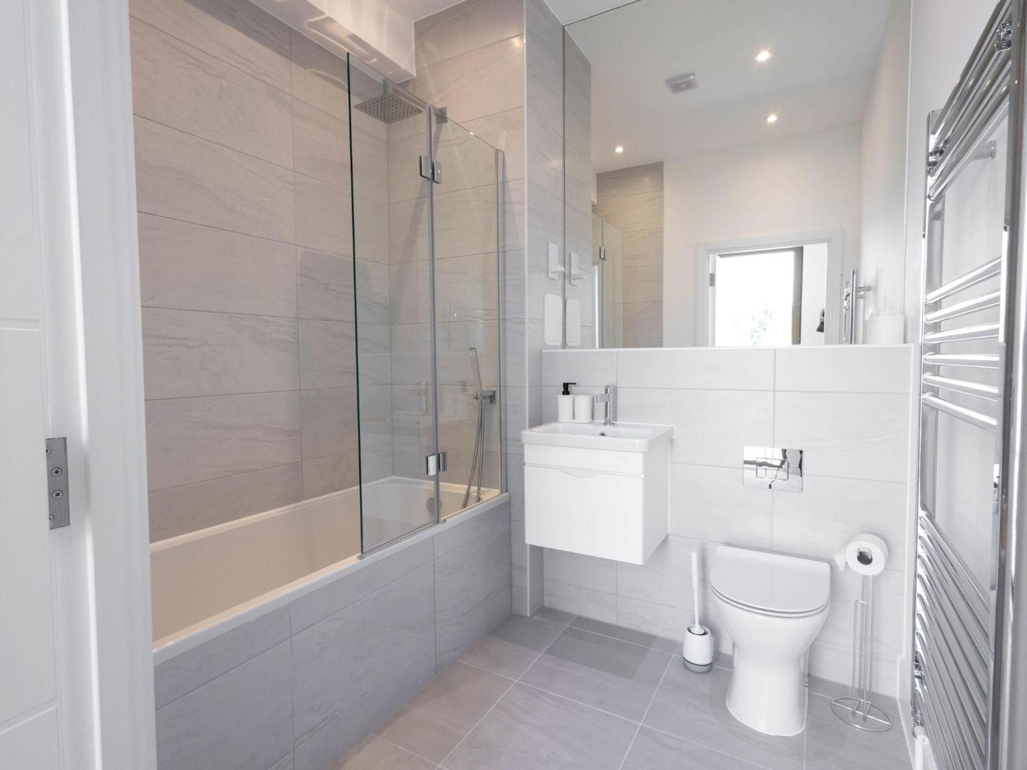 Modern Apartments With Balcony In Merton Near Wimbledon By Sojo Stay Mitcham Bagian luar foto