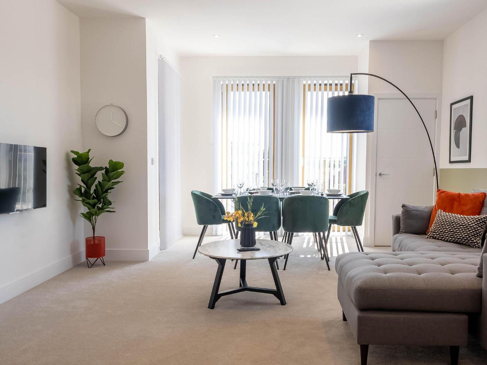 Modern Apartments With Balcony In Merton Near Wimbledon By Sojo Stay Mitcham Bagian luar foto