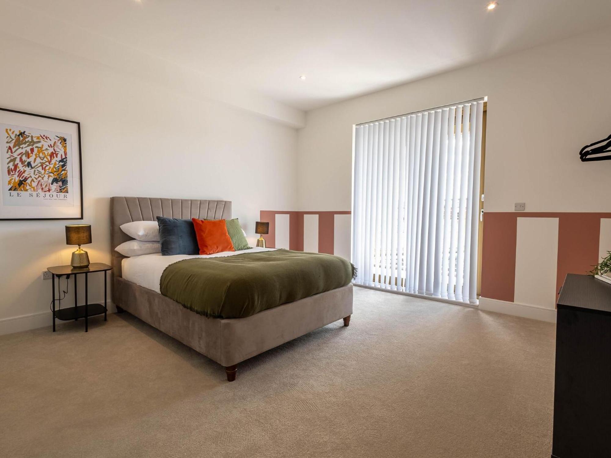 Modern Apartments With Balcony In Merton Near Wimbledon By Sojo Stay Mitcham Bagian luar foto