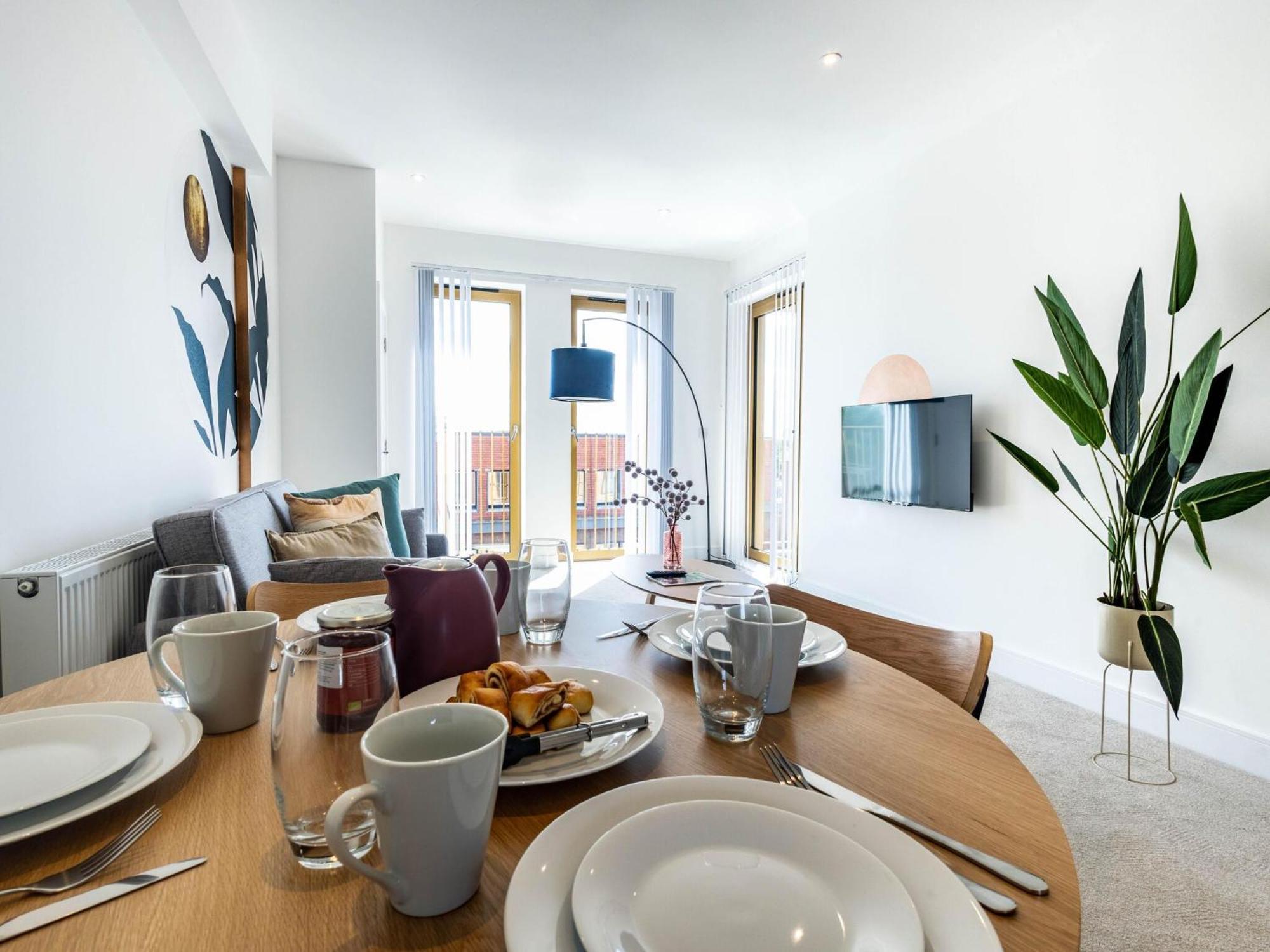 Modern Apartments With Balcony In Merton Near Wimbledon By Sojo Stay Mitcham Bagian luar foto