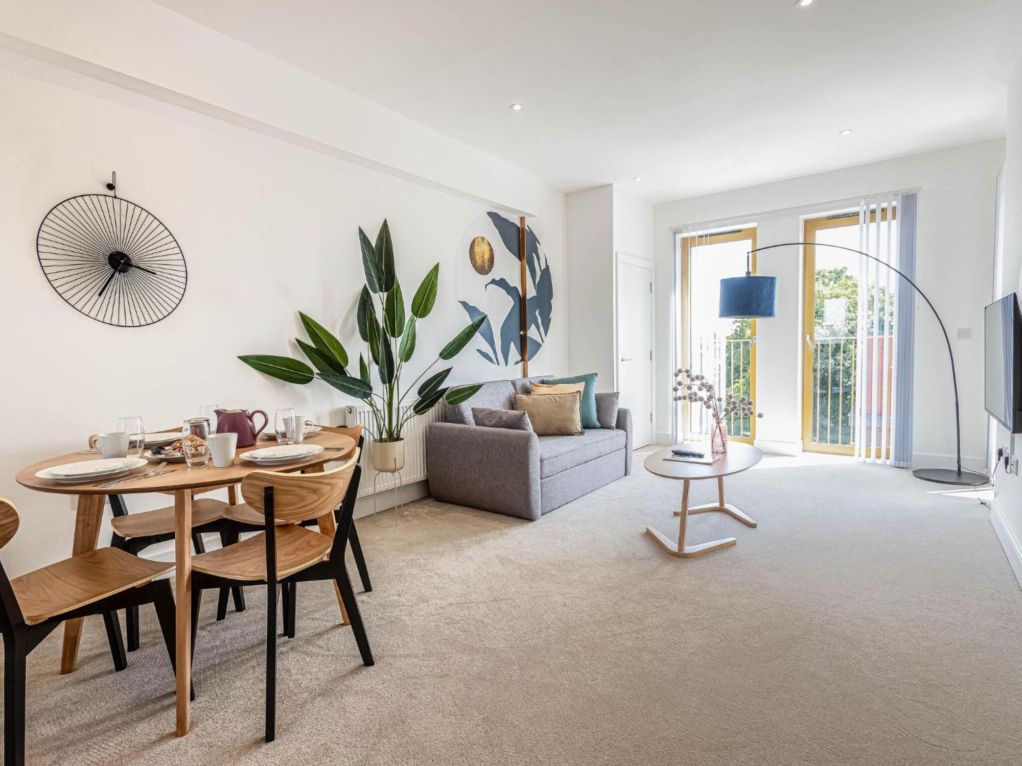 Modern Apartments With Balcony In Merton Near Wimbledon By Sojo Stay Mitcham Bagian luar foto