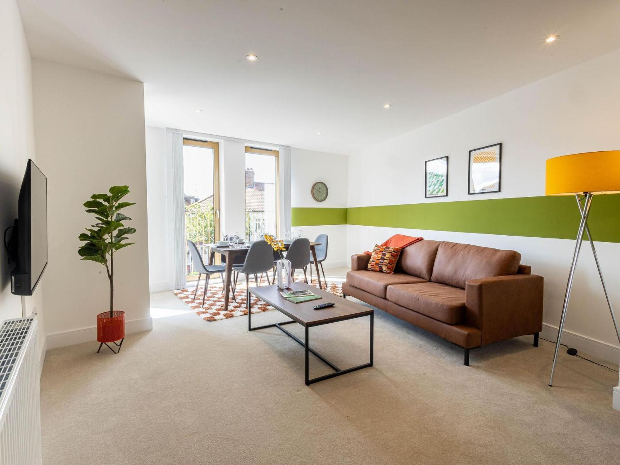 Modern Apartments With Balcony In Merton Near Wimbledon By Sojo Stay Mitcham Bagian luar foto