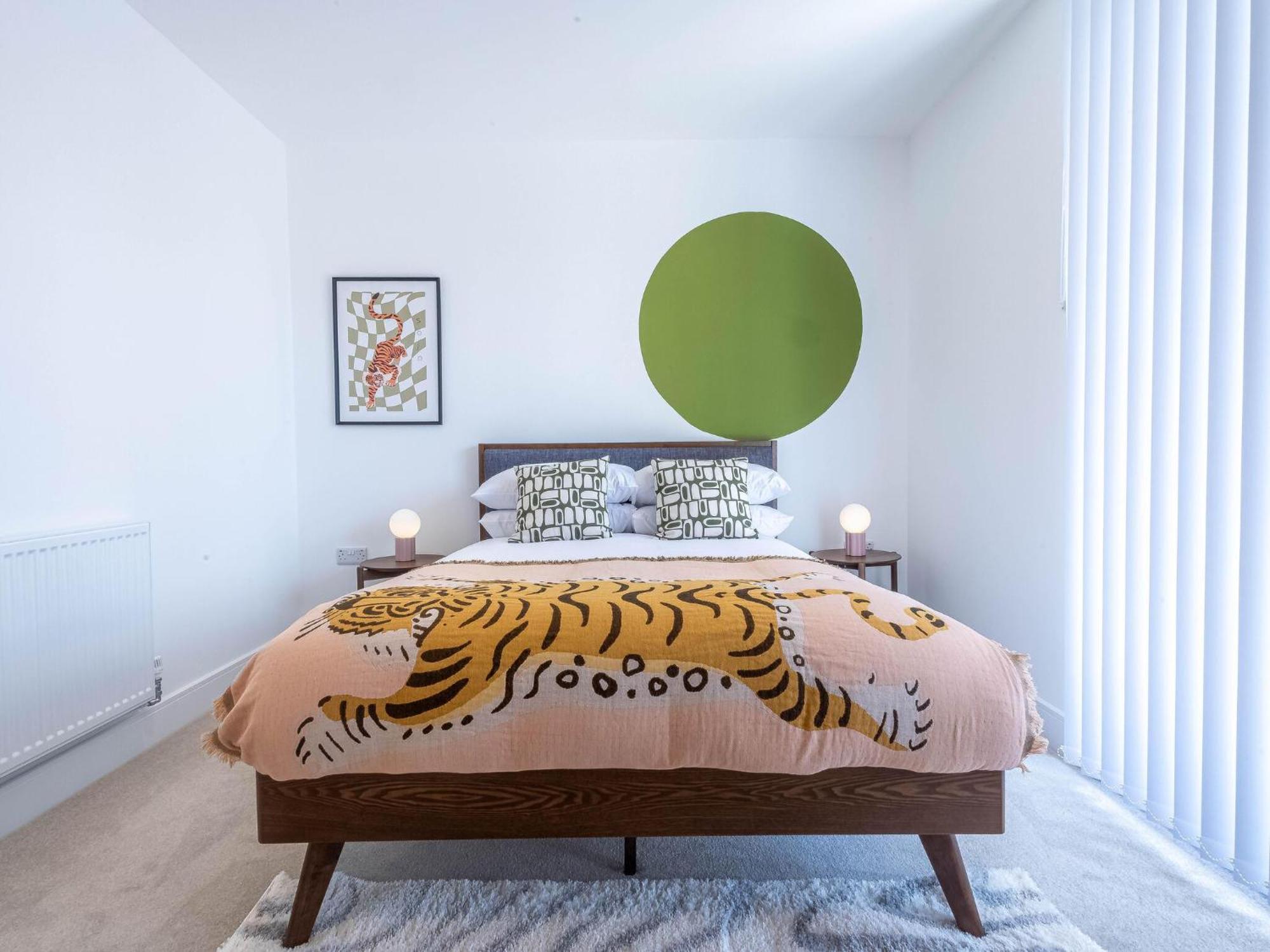 Modern Apartments With Balcony In Merton Near Wimbledon By Sojo Stay Mitcham Bagian luar foto